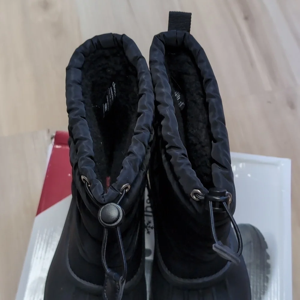 CHOOKA WOMEN'S NYLON PUFFER MID COLD WEATHER BOOT - BLACK